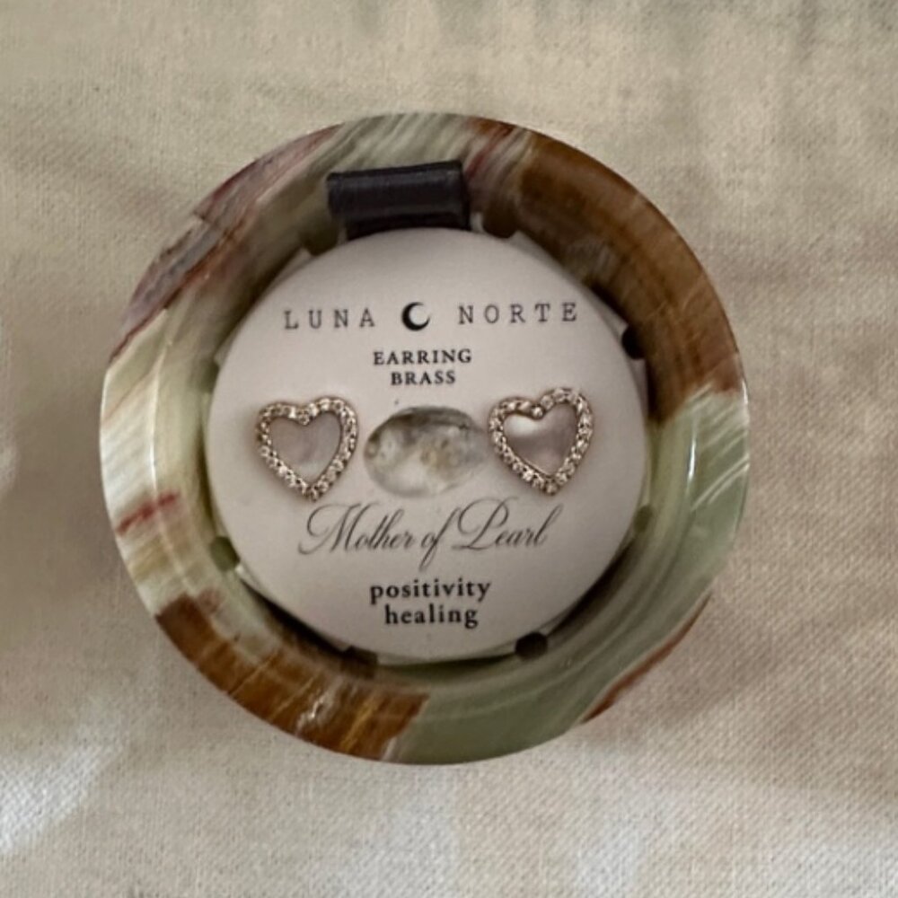 NWT Luna Norte Mother of Pearl Heart Studs with Banded Calcite Box Case & Pouch